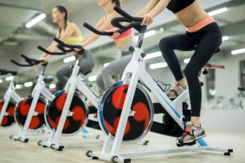 group spin bike class 