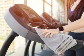 lady working out on a treadmill