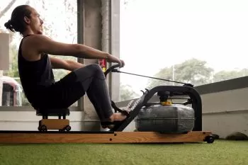 man displaying the benefits of water rower workouts