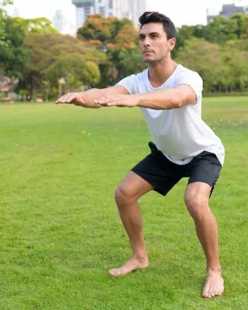 Rower doing Squats at the park before rowing